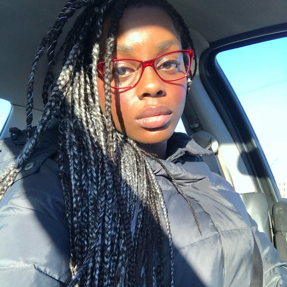 Meet your Posher, Antoinette - Picture 2 of 2